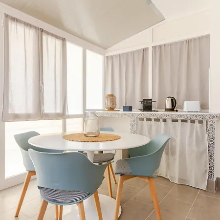 2 Indipendenti, In Pieno Centro Con Veranda Appartement