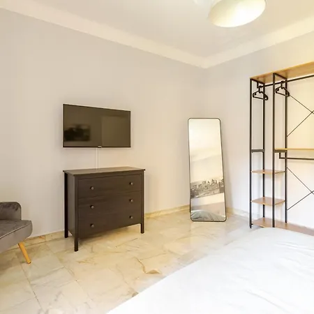 Appartement 2 Indipendenti, In Pieno Centro Con Veranda *