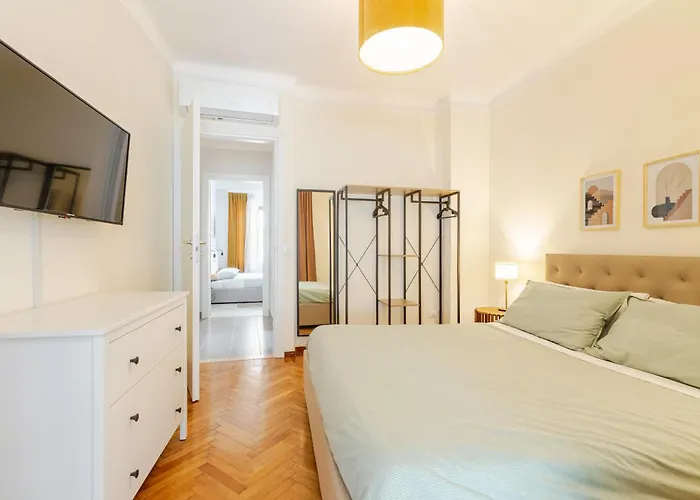 2 Indipendenti, In Pieno Centro Con Veranda Апартаменты *